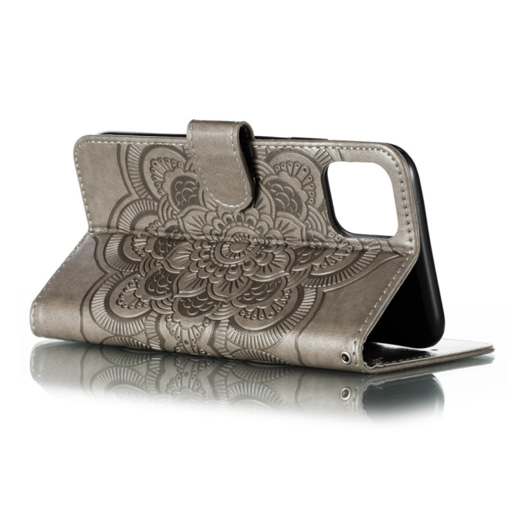 Para iPhone 15 Funda para Teléfono de Cuero con Tapa Horizontal con Patrón de Relieve de Mandala (Gris) - MOVILSTORE