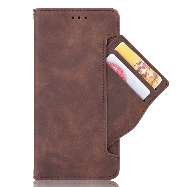 Para iPhone 15 Skin Feel Becerro Textura Ranuras para Tarjetas Funda de Cuero para Teléfono (Marrón) - MOVILSTORE