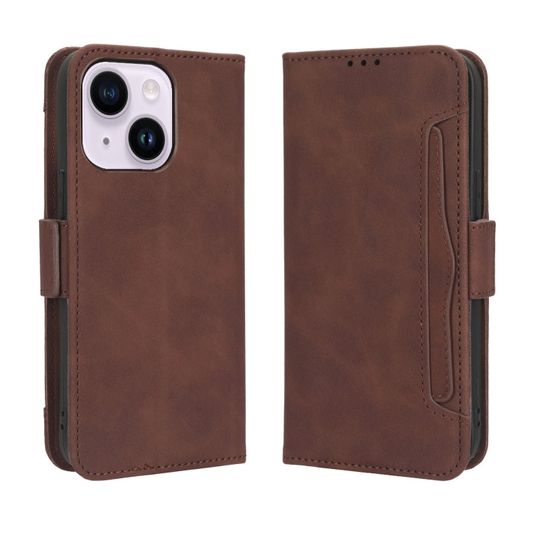Para iPhone 15 Skin Feel Becerro Textura Ranuras para Tarjetas Funda de Cuero para Teléfono (Marrón) - MOVILSTORE