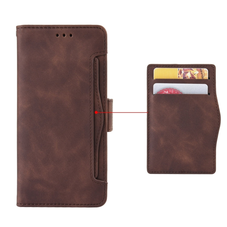 Para iPhone 15 Skin Feel Becerro Textura Ranuras para Tarjetas Funda de Cuero para Teléfono (Marrón) - MOVILSTORE